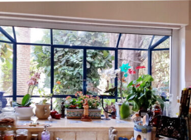 חלון אקווריום מפרופיל בלגי במטבח: החלון מבפנים