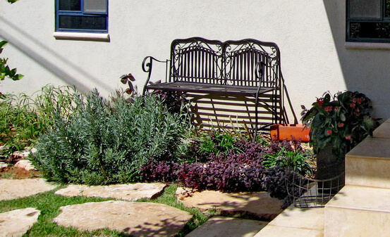 Garden design in Israel - a house in a Moshav gets a beautiful connection to its surroundings